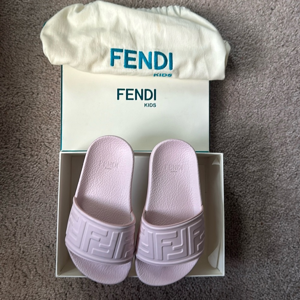 Girls fendi slides